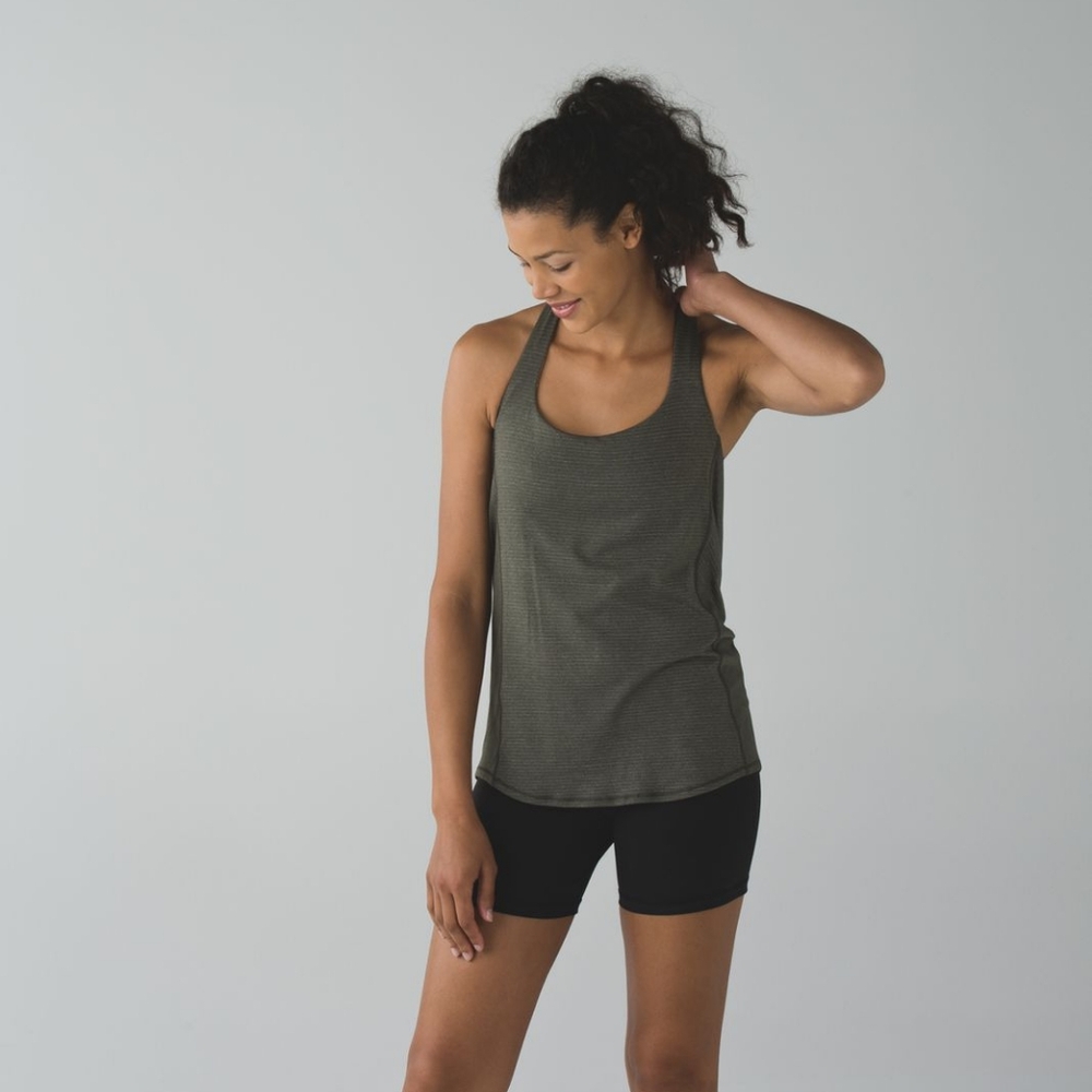 EUC Lululemon Wild Tank Heathered Gator Green/Ziggy Snake Butter Pink Black SZ 2
